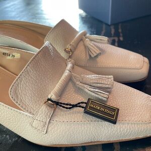 Napoleoni, leather loafers, cream size 39. NWT